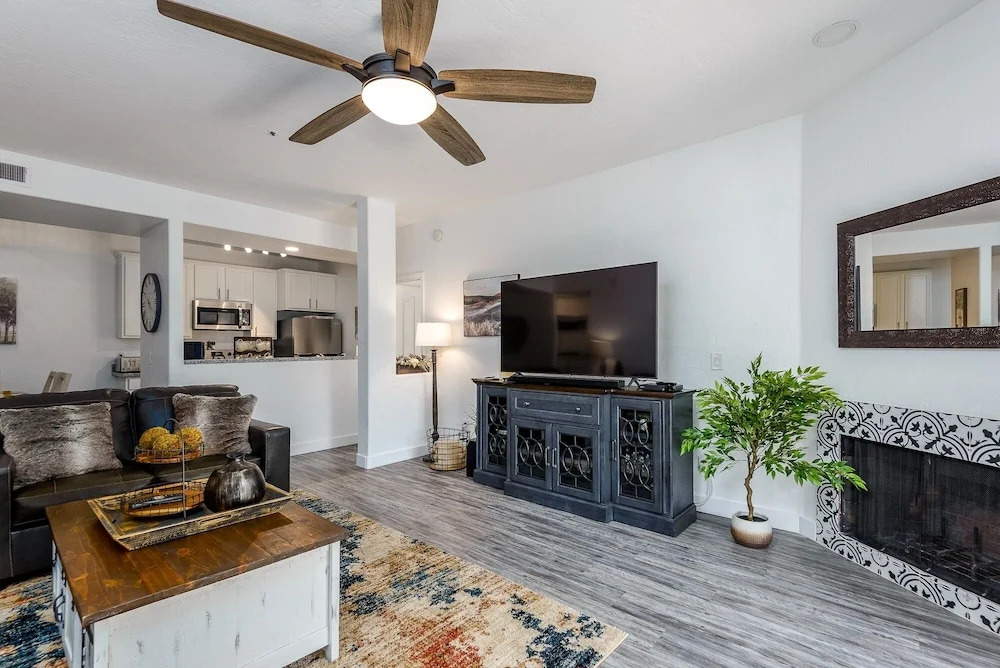 Villa Allison 2 Bedroom Condo by RedAwning