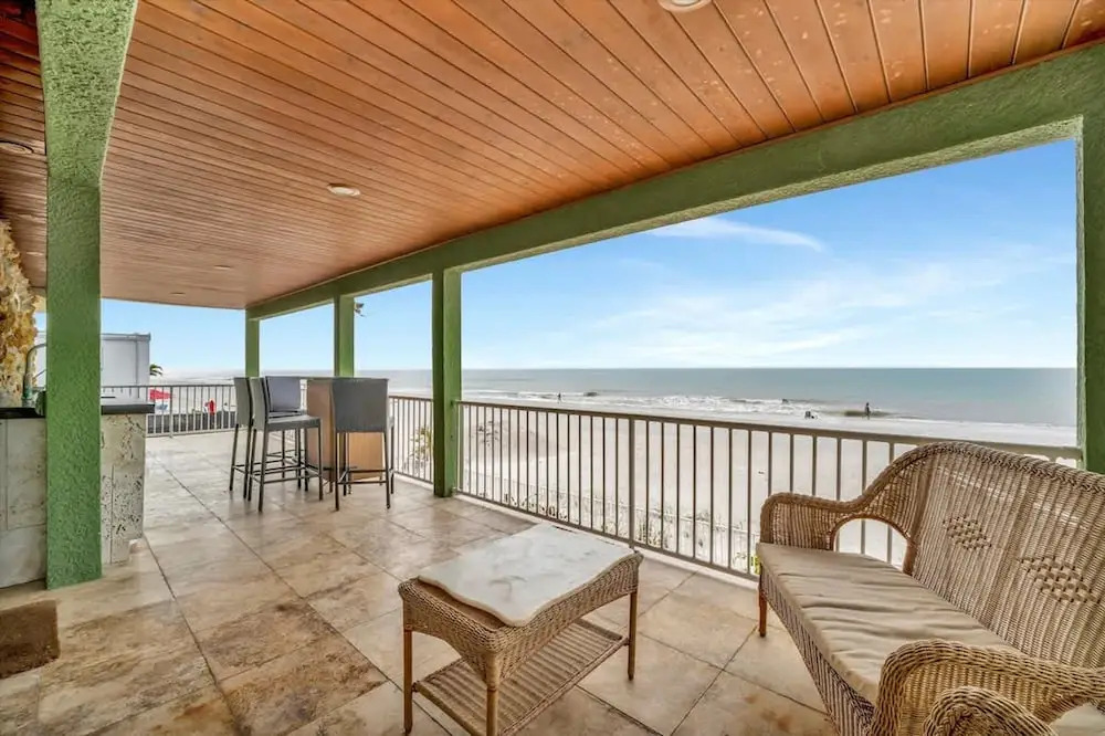 Stones Throw Beachfront Premier Suite 4 Views
