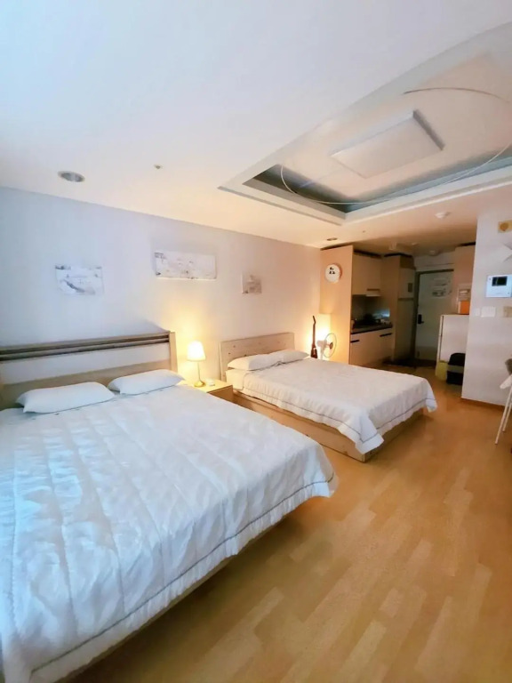 Hongdae Residence-2 1min from Hongik Uni station Exit #1