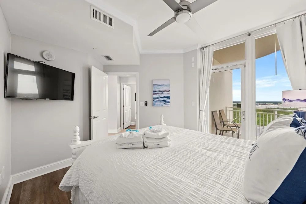 Luxury Beachfront Condo w/ 2 Balconies! Sleeps 8! Walk to Pier Park!