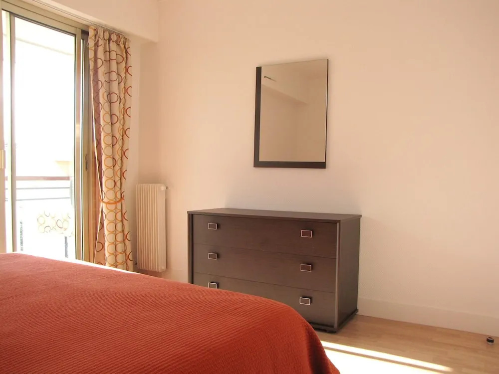 Apartment With one Bedroom in Antibes, With Enclosed Garden and Wifi - 250 m From the Beach