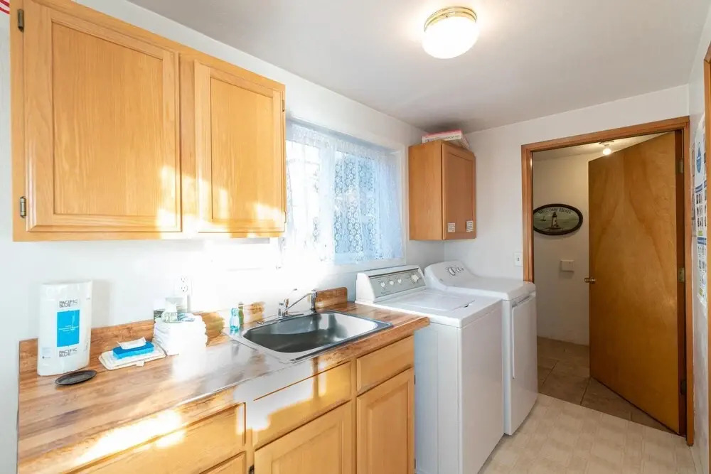 Whale Pointe 2 Br cottage by RedAwning