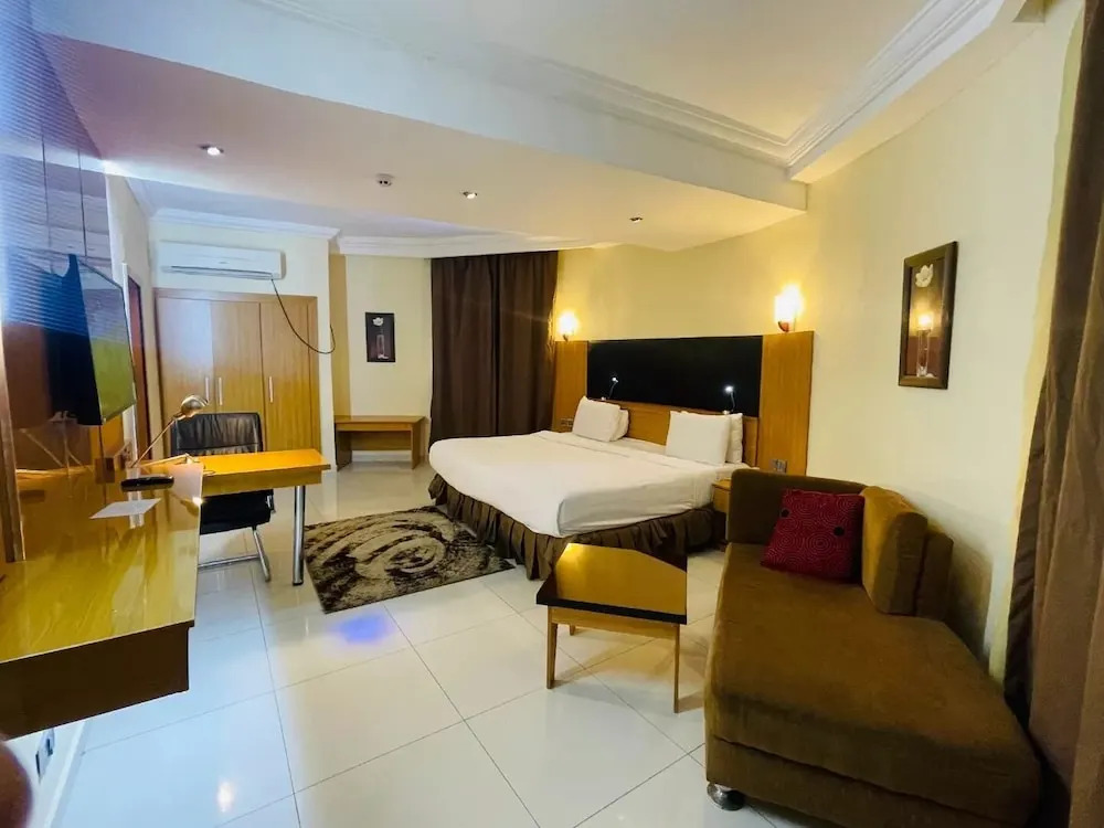 Royalbirds Hotel & Towers