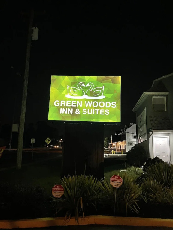 Greenwoods Inn & Suites