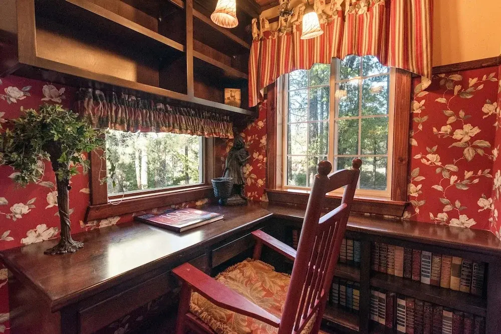 Big Bear Villa - Walk to Lake ad Village! Hot Tub, Jet Tub and so much more