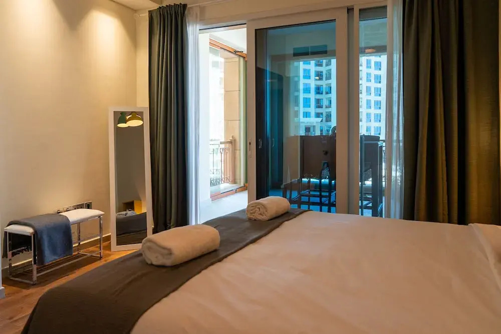 Marina Residences 6