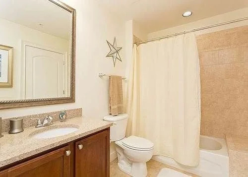 Yacht Harbor 470 4th floor 3 bedrooms condo by RedAwning