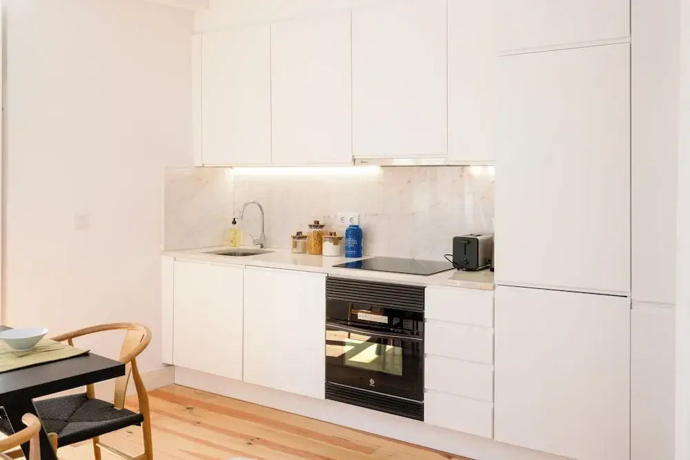 Sunny Lisbon Apartments by Soulplaces