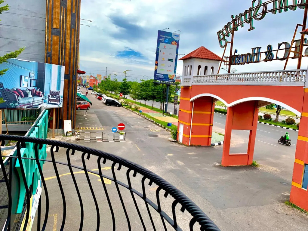 Sky View Hotel Managed by OS