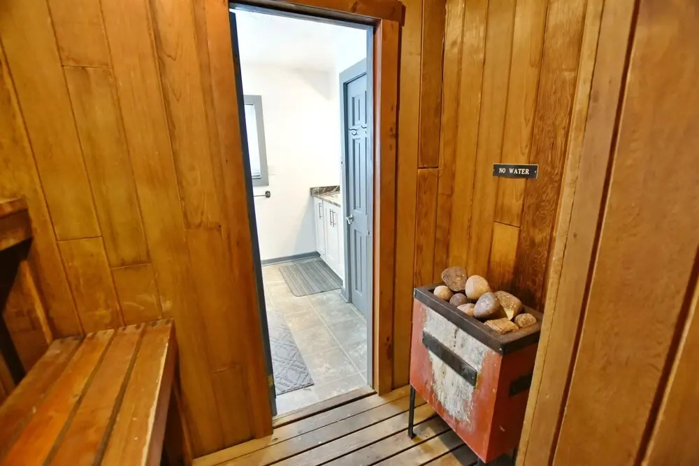 163 Tyrolean Rustic 4 bedroom chalet