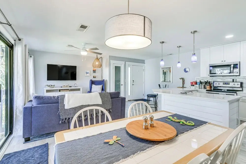 Walk to Coligny Beach: Tropical Hilton Head Condo