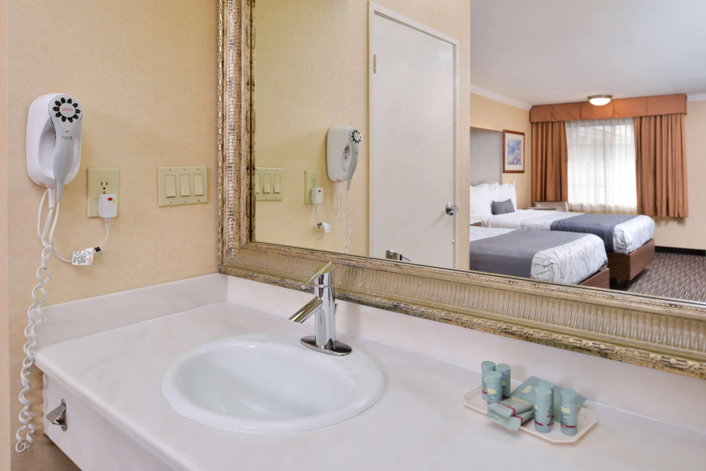 Best Western Airpark Hotel - LAX Airport LA Stadium