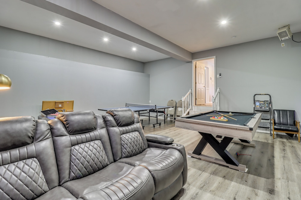 Family Retreat w/ Game Room, 4 Mi to Kalahari!