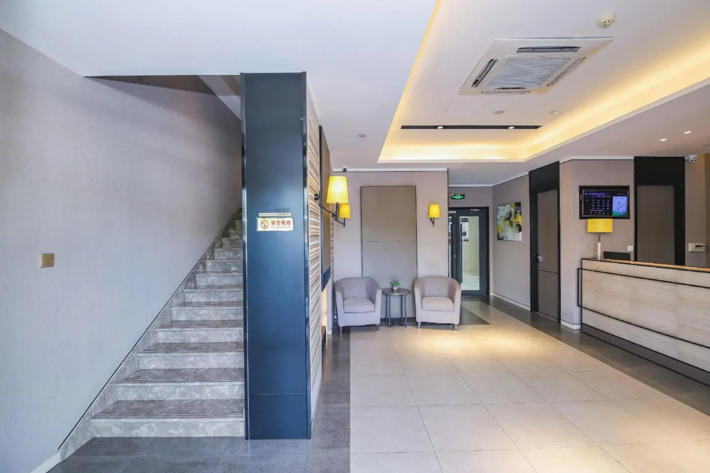 Yalan SEL High-Rise Hotel (Wuliying Subway Station)