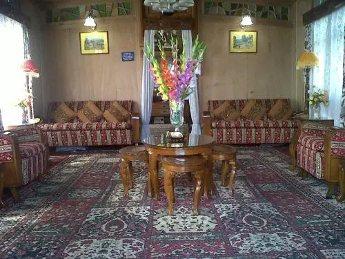 Kings Rose Houseboat