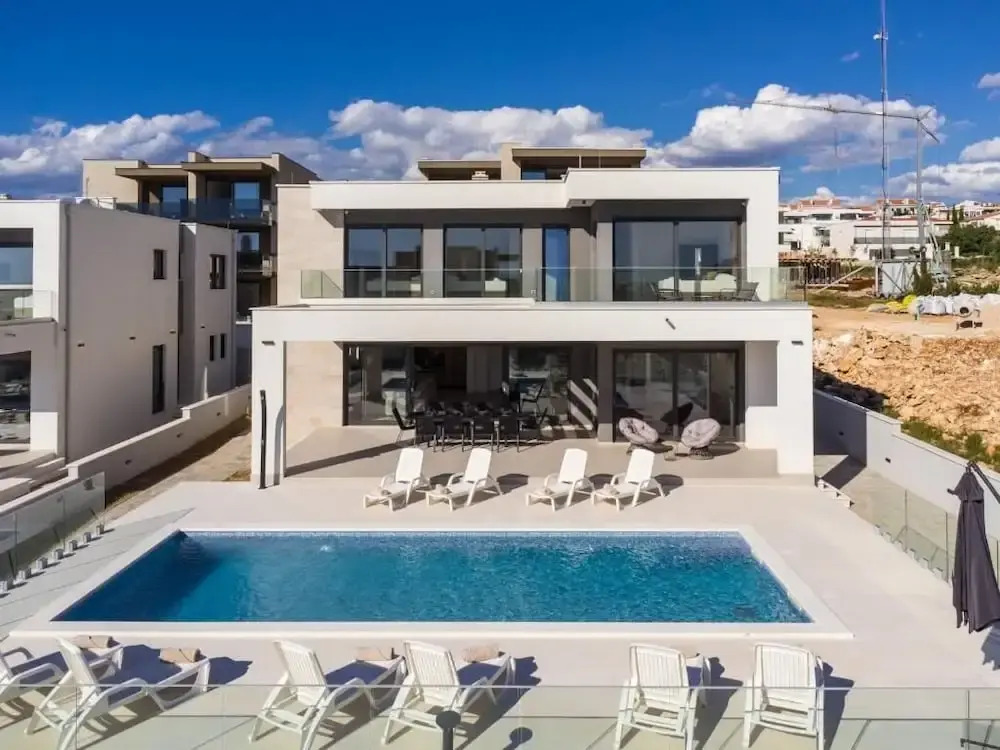 Luxury Villas Paradise
