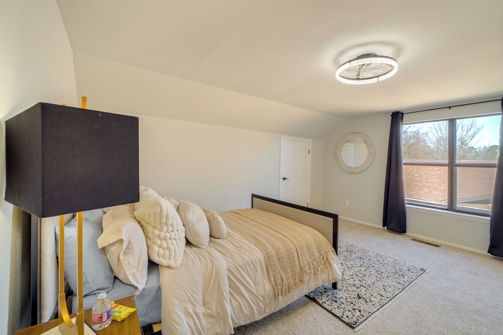 Groups Welcome, Central Location! Tulsa Gem + Yard