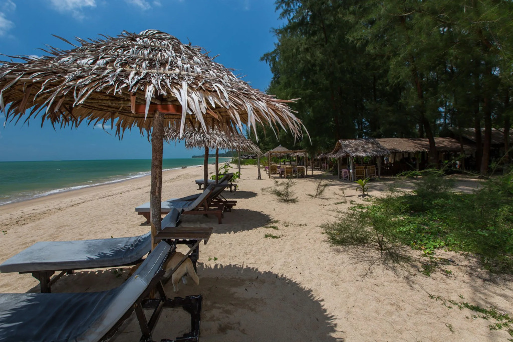 Pranee Beach Bungalows