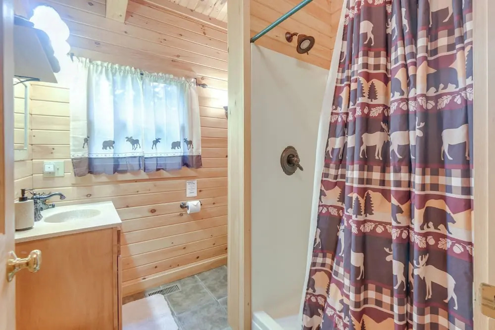 Updated Log Cabin Near Story Land & Diana's Baths!