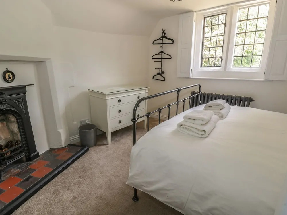 Lakeside Cottage