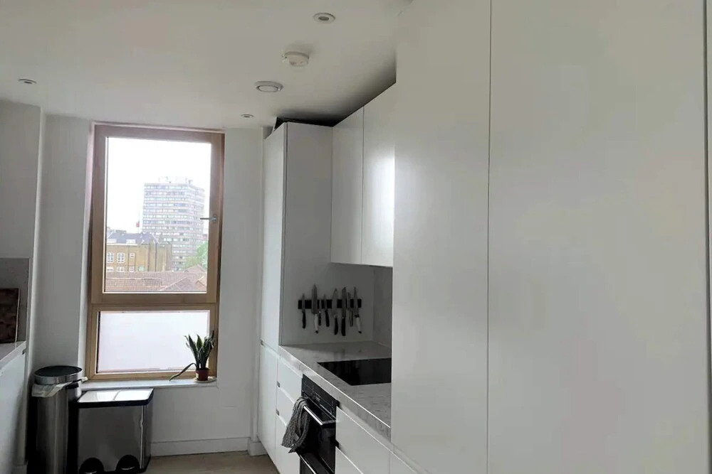 Stylish 2BD Flat With Private Balcony - Battersea