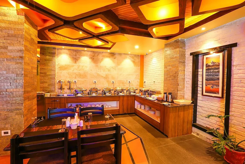 Kings Hotel Rajkuti