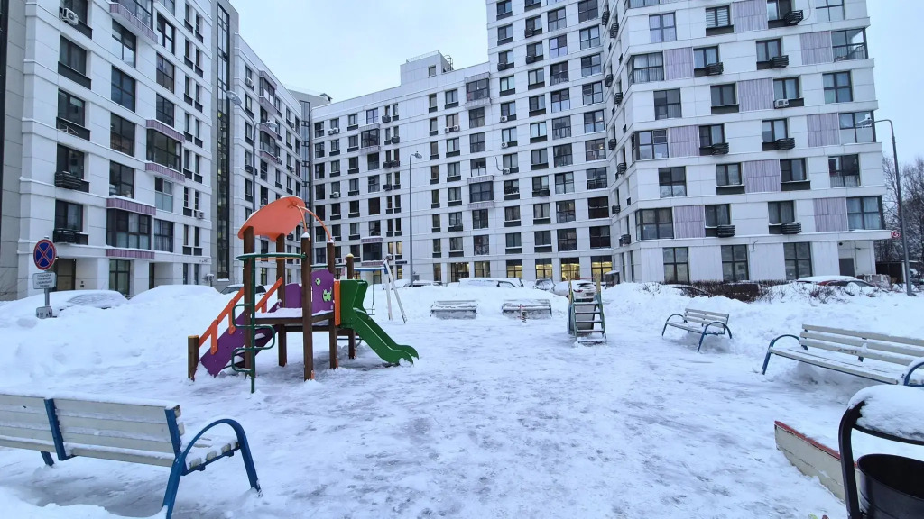 Хорошая квартира с балконом у парка и метро Физтех