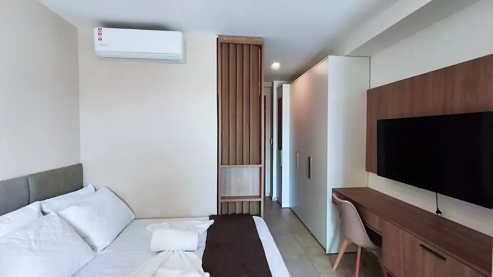 Max Carneiros Suites by CTA