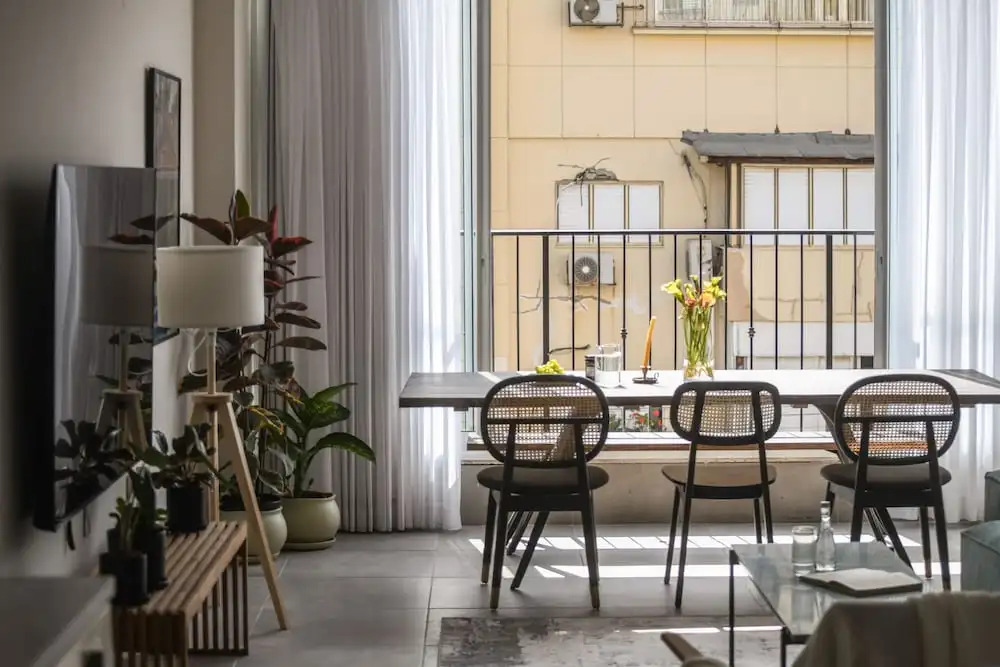 Spacious & Bright 3BR Apt with City View