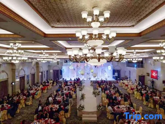 Longfeng Sports Theme Hotel