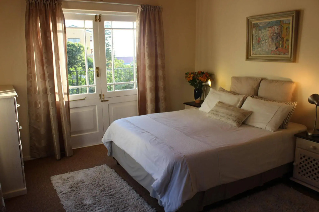 Die Braaihuis- sleeps 6, Large Veranda, Sea Views, Central and Fabulous