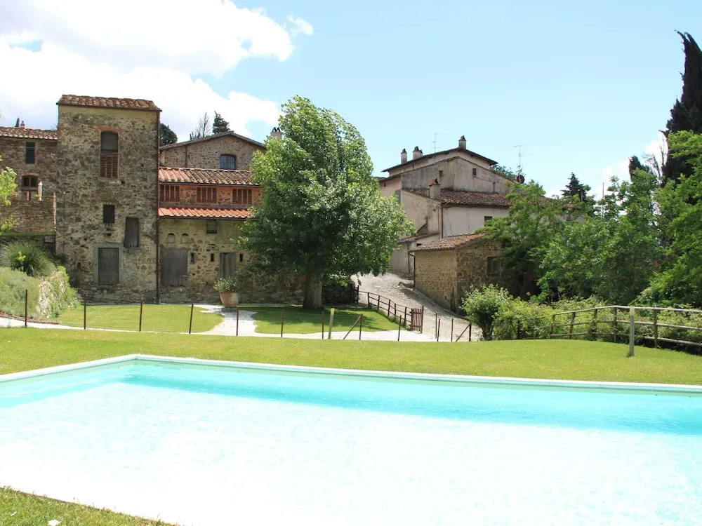 Idyllic Tuscan Hideaway with Pool and spa