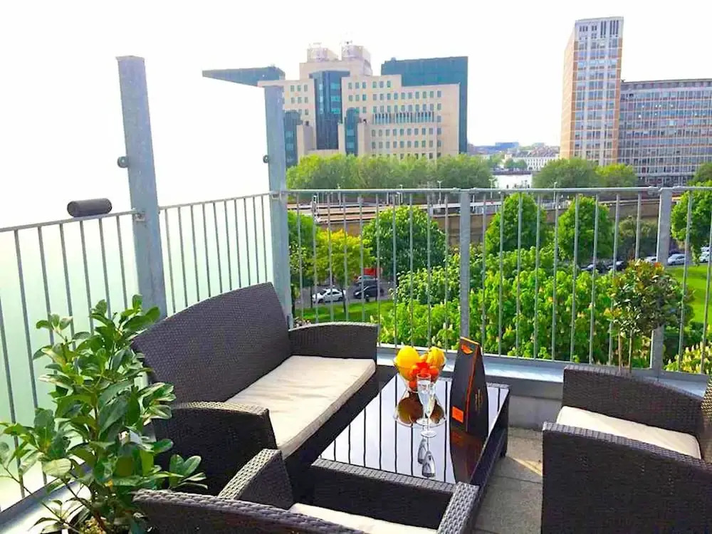 Double Room In London Shared Penthouse