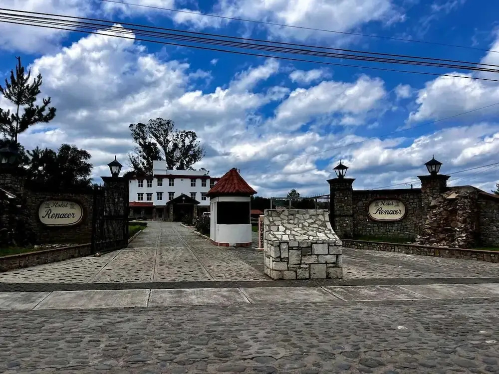 Hotel Renacer