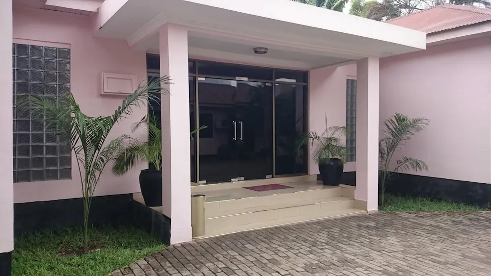 Triniti Airport Hotel
