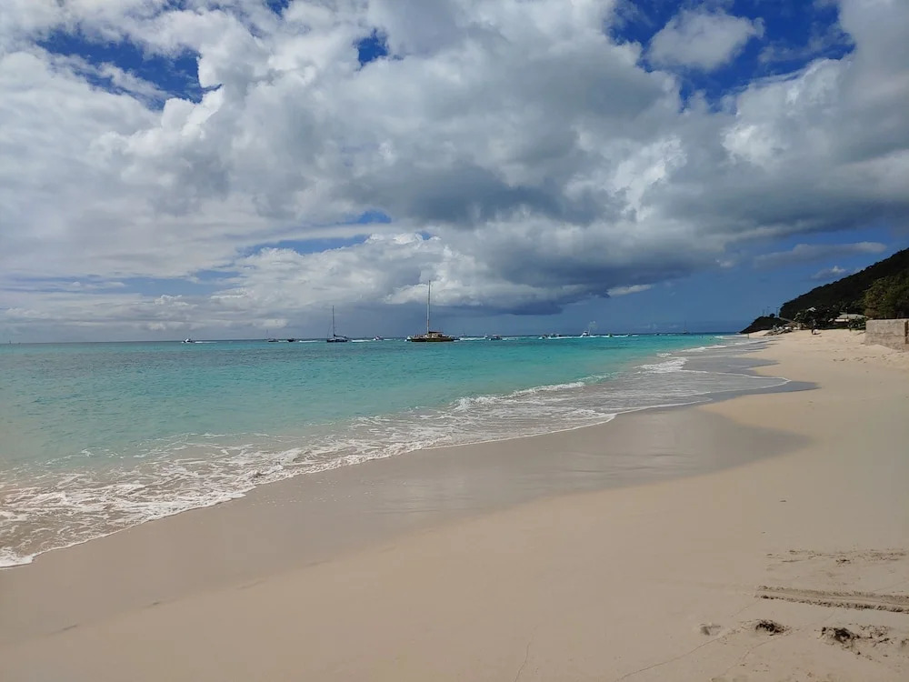 Orries Beach Bar and Hotel
