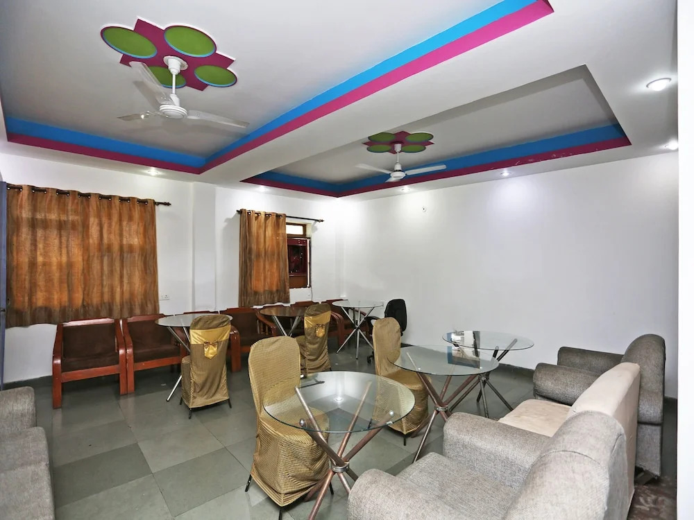 OYO 16688 Hotel Vrs