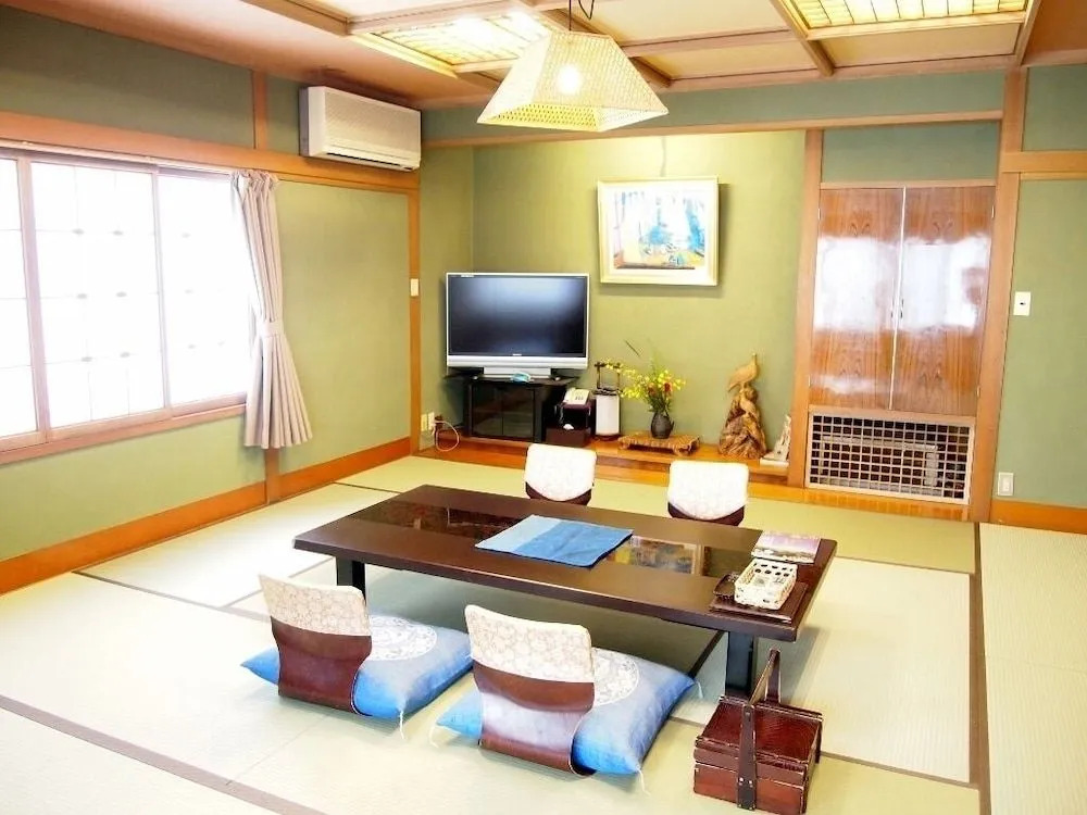 Chuo Hotel 中央ホテル