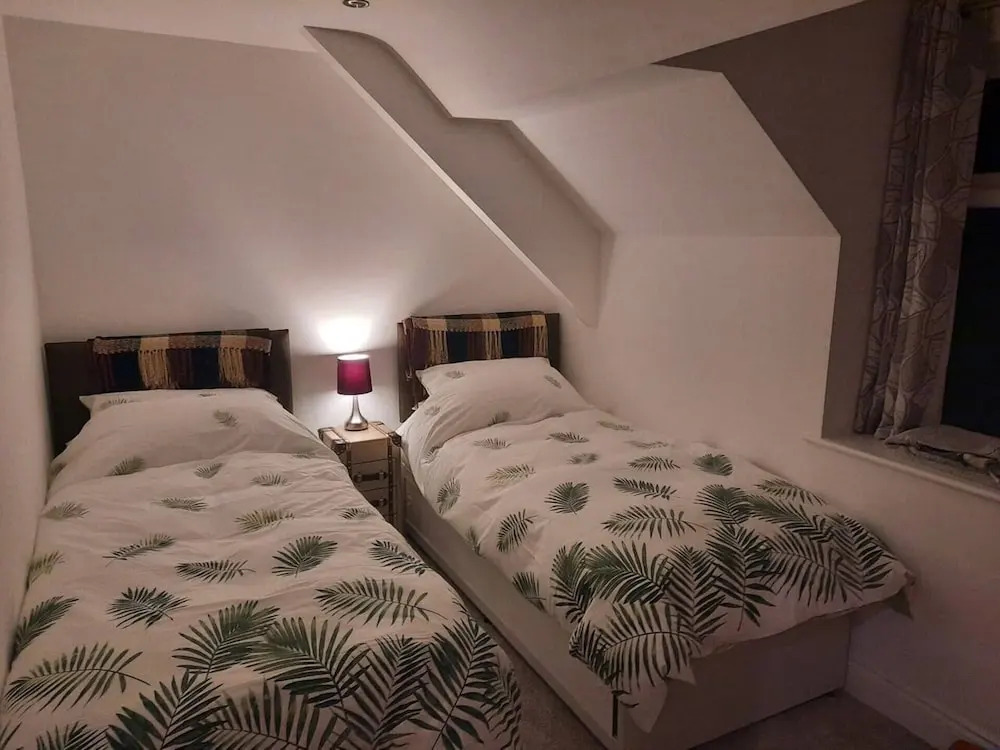 3 Bed Barn - Sleeps up to 6 - Parking - Wifi