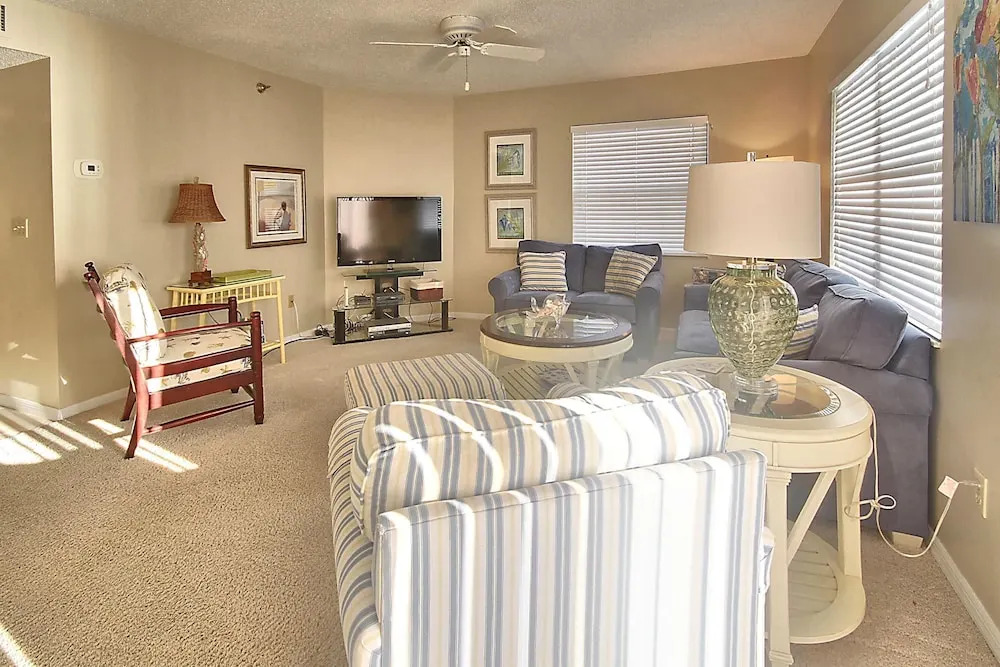 Emerald Isle 502 3 Bdrm Beachfront Condo / Sunset Views!