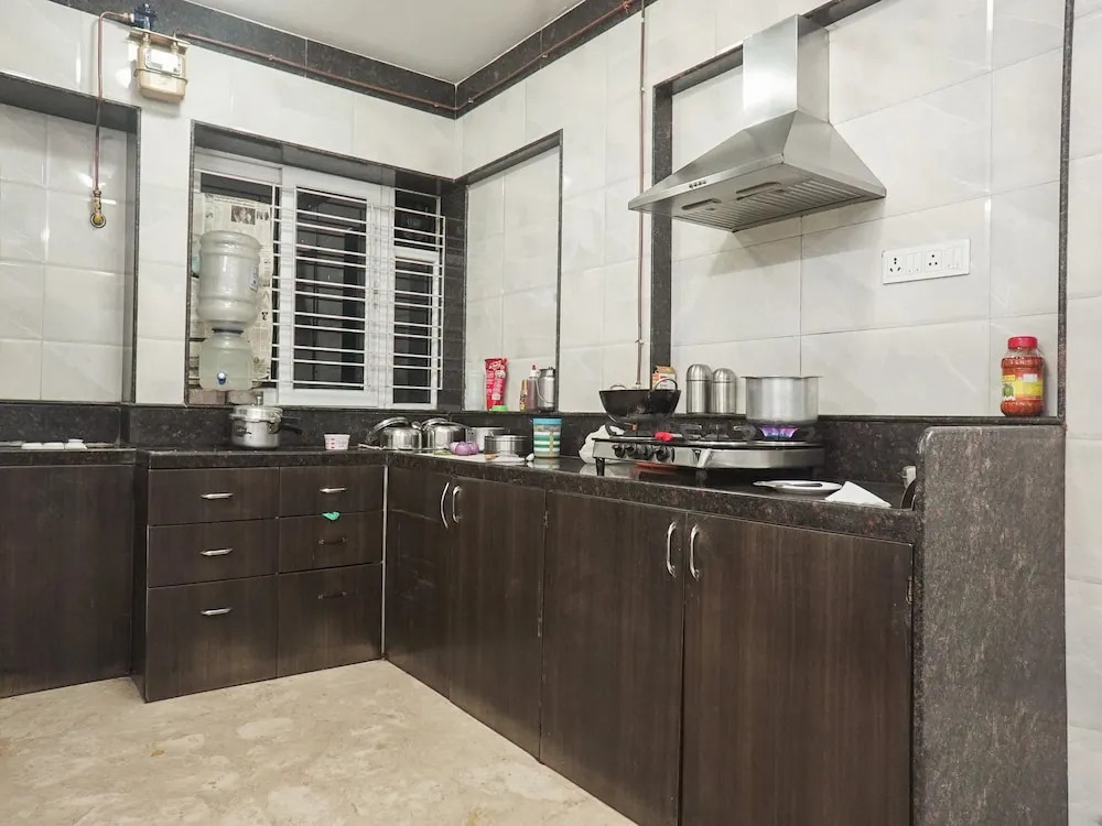OYO 13467 Hotel FC 16 Suites