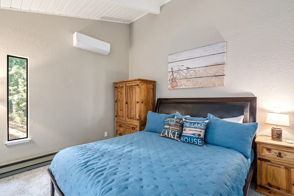 Creekside Hideaway - Spacious Home Hidden in Trees by Yosemite Region Resorts