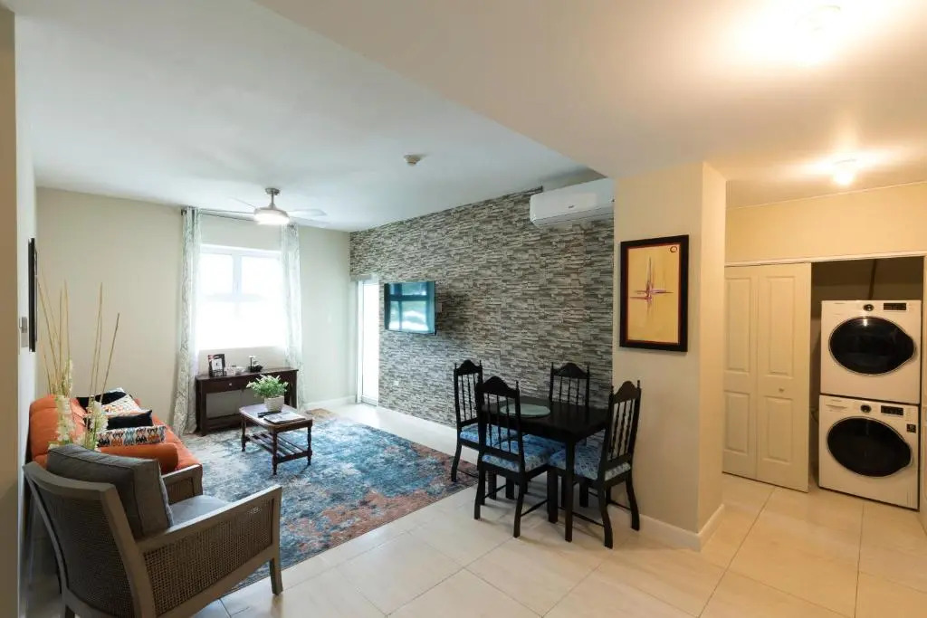 Le Luxe Penthouse 2BR w AC Wifi & 24 hr sec