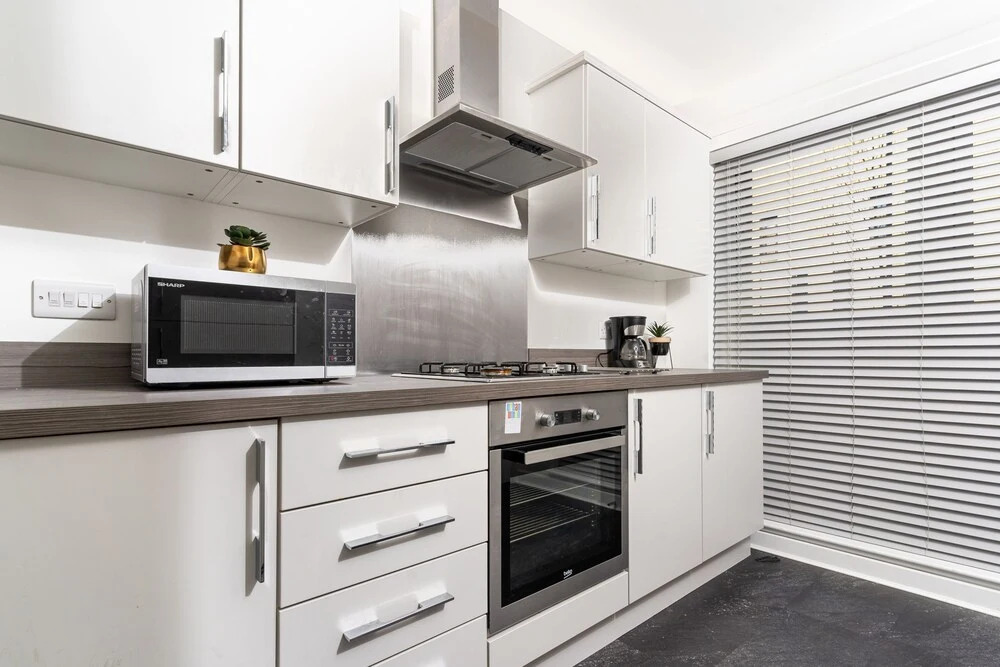 Charming 3-bed House in Glasgow With Free Parking