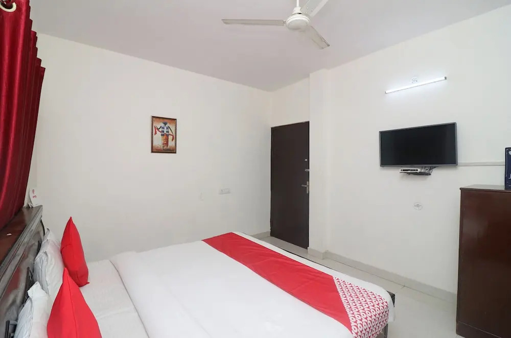 OYO 25115 Hotel Mughal Grand