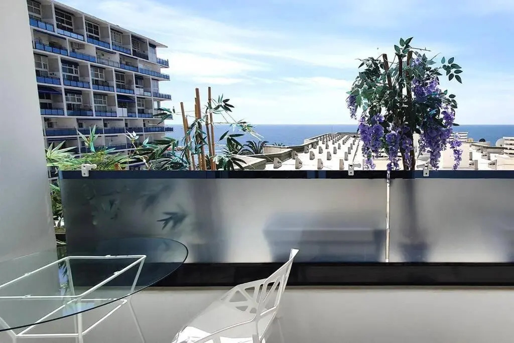 SKOL 645. Exclusive Three Bedrooms Apartment with Sea Views