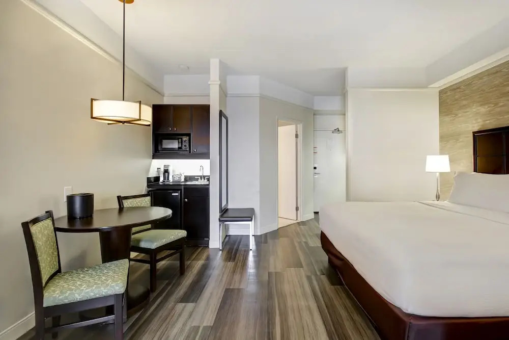 Holiday Inn Select