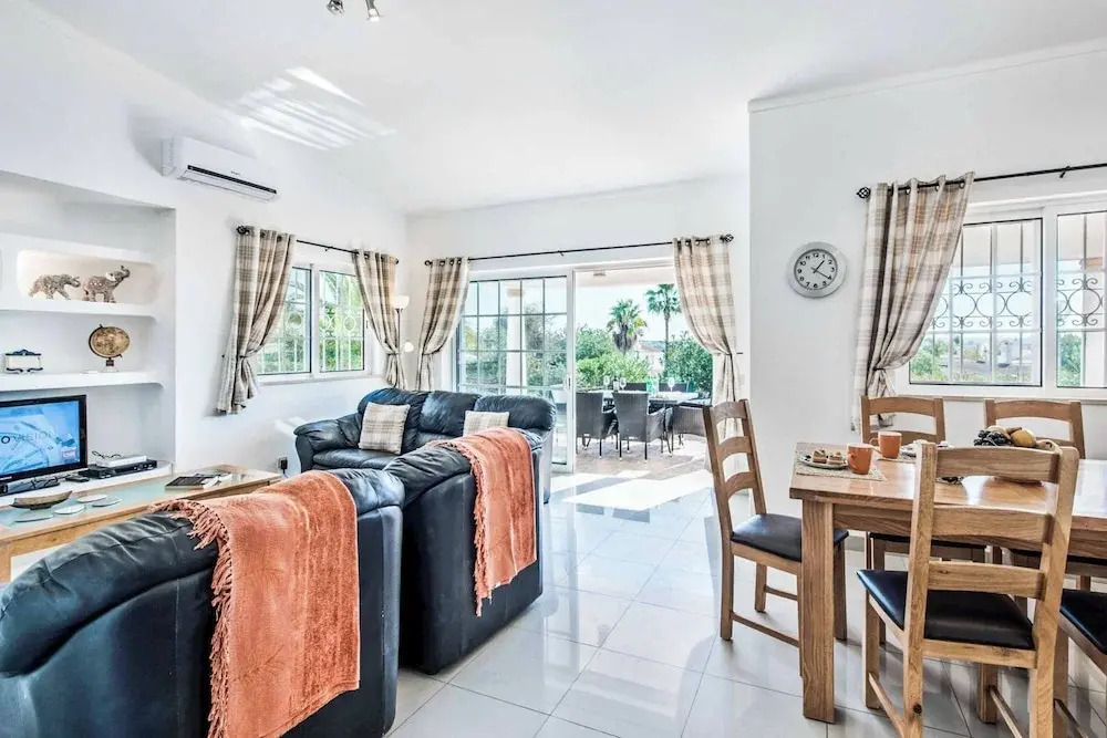 Buganvilia by Algarve Villa Holidays