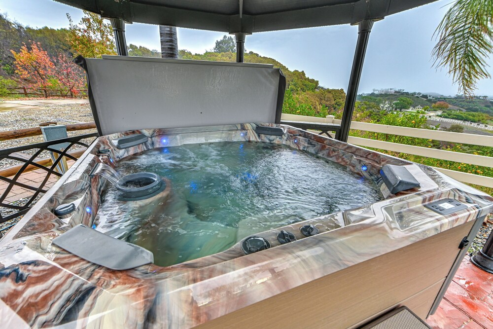 Game Room, Hot Tub & Views! Luxe Temecula Estate