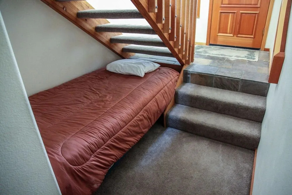 Snowcreek V 933 Bright and Spacious, Private BBQ, Washer Dryer, Pet-Friendly by RedAwning